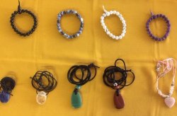 Pendentifs et bracelets